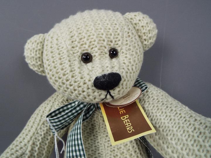 Charlie Bears - A Charlie Bears knitted wool teddy bear 'Knotty' # CB10JKBCRE, - Image 3 of 7