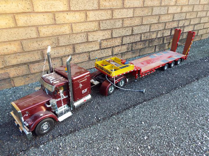 Tamiya - 1/14 R/C Grand hauler truck model with low loader trailer.