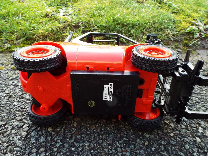 Carson - MODEL SPORT Linde H 40 D forklift truck RC model with a 2.4 GHz 6-channel desk transmitter. - Image 5 of 6