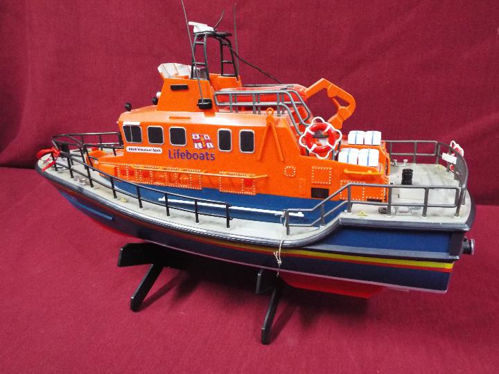 A remote controlled Severn Class Lifeboat. - Image 3 of 5