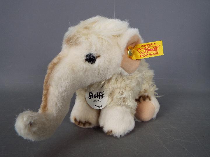 Steiff - A boxed limited edition Steiff Mini Bear # 006463 'Dolly' (11 cm h), - Image 2 of 5