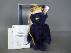 Steiff - A boxed limited edition Steiff 'Lladro Ornament Bear', # 677649, white tag and certificate,