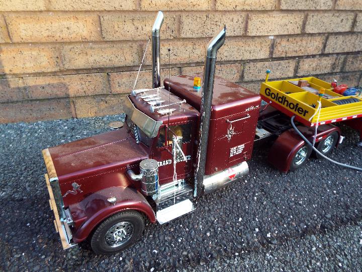 Tamiya - 1/14 R/C Grand hauler truck model with low loader trailer. - Image 2 of 11