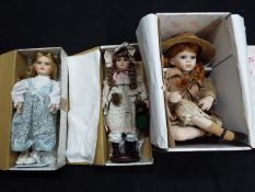 Alberon, Unmarked - Three boxed collectors dolls.