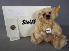 Steiff - A boxed Steiff bear # 001031 'Jona', yellow tag,