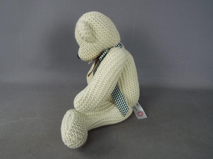 Charlie Bears - A Charlie Bears knitted wool teddy bear 'Knotty' # CB10JKBCRE, - Image 4 of 7