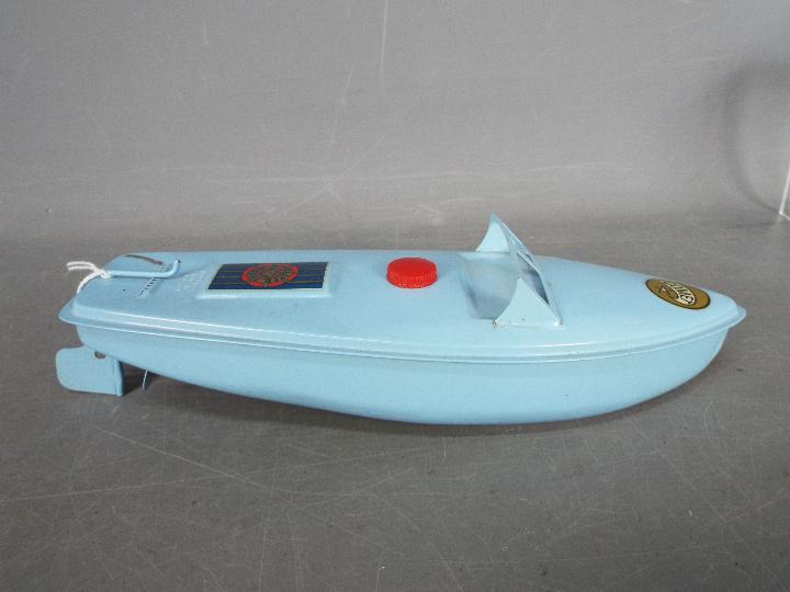Sutcliffe Models - An unboxed tinplate clockwork Sutcliffe Comet Speedboat. - Image 2 of 6