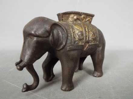 A vintage, cast iron, money bank in the form of an elephant, - Image 2 of 5