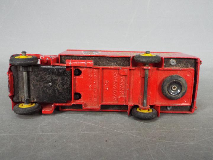 Dinky Toys - An unboxed Dinky Toys #919 Guy Van 'Golden Shred'. - Image 5 of 6