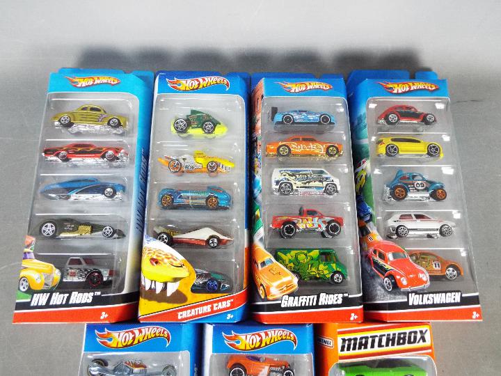 Hot Wheels - A collection of 6 Hot Wheels Gift Sets and 1 Matchbox Gift Set. - Image 3 of 3