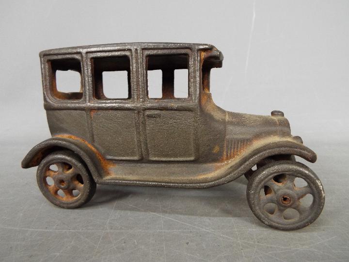 Iron Art - an unboxed Iron Art JM137 Ford Sedan cast iron car. - Image 3 of 7