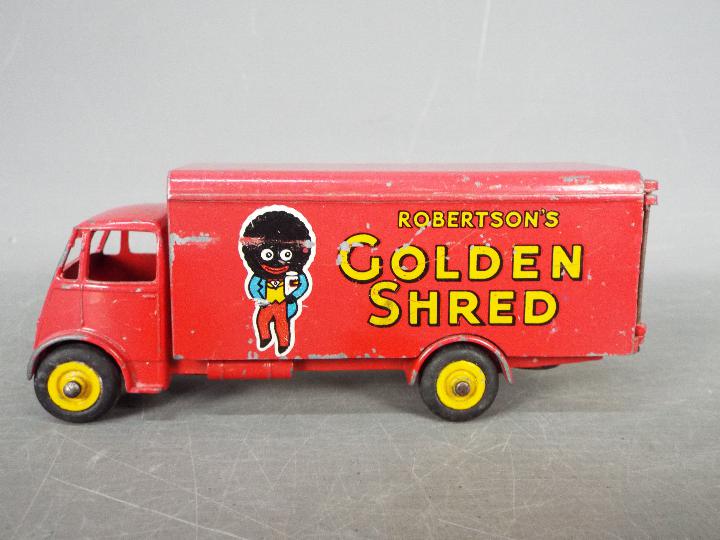 Dinky Toys - An unboxed Dinky Toys #919 Guy Van 'Golden Shred'. - Image 4 of 6