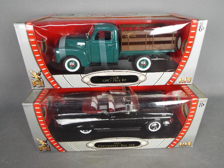 Road Signature, Muscle Machines - Three boxed 1:18 scale diecast model cars. - Image 3 of 3