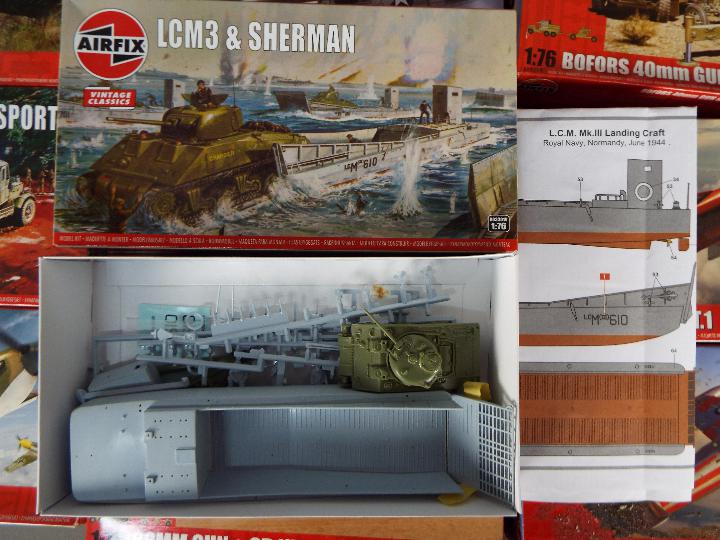 Airfix - A collection of 13 boxed Airfix model kits in various scales. - Image 3 of 3