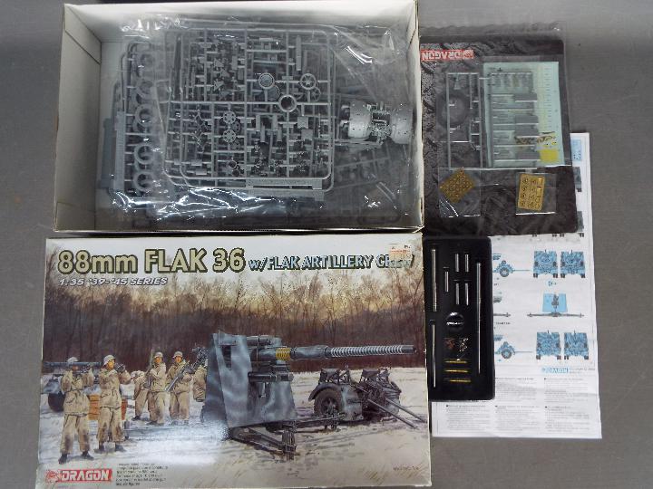 Dragon - a 1:35 scale Dragon '39 - '45 Series kit 88mm Flak 36 w/Flak Artillery Crew model No.