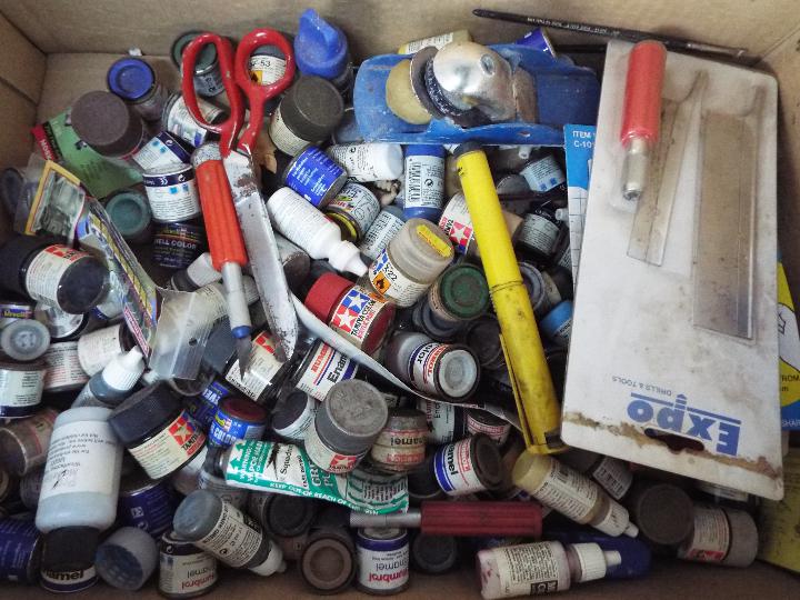 Humbrol, Tamiya, Vallejo, Others - In excess of 60 model paints, plus some model making tools. - Image 3 of 3