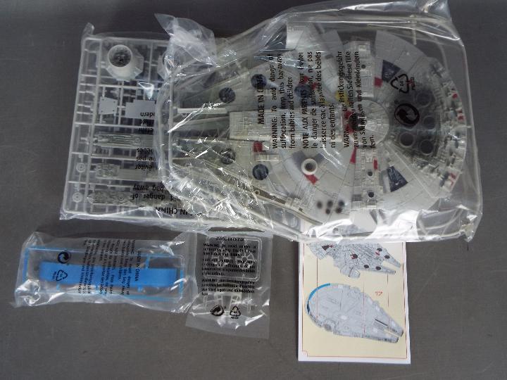 Revell, Star Wars - A boxed Revell Level 2 Star Wars #06694 Millennium Falcon plastic model kit. - Image 3 of 3