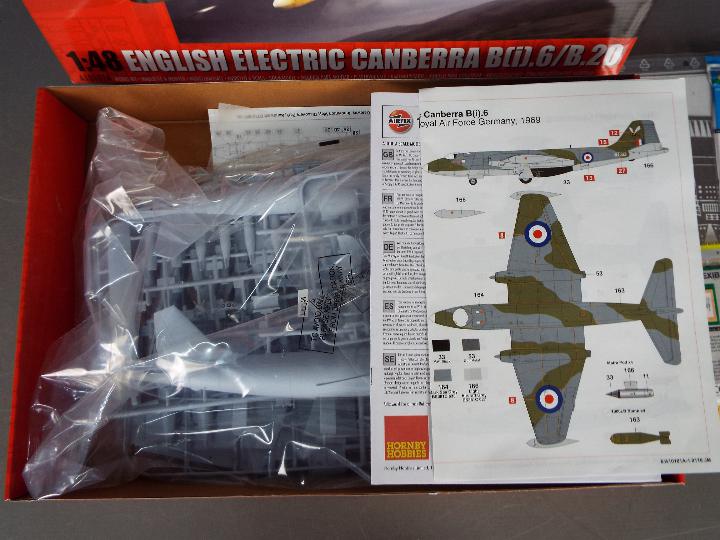 Airfix - A boxed Airfix A10101A 1:48 English Electric Canberra B9i).6/B.20 plastic model kit. - Image 2 of 4