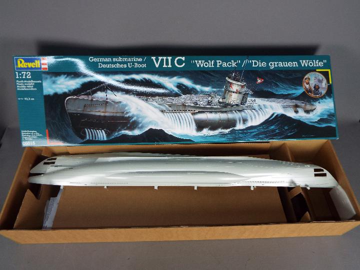 Revell - A boxed Revell #05015 1:72 scale German Submarine VII C 'Wolf Pack' plastic model kit. - Image 2 of 2