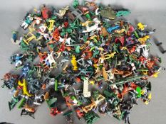 Britains, Herald, Timpo, Britains Deetail - A large quantity of plastic soldiers,