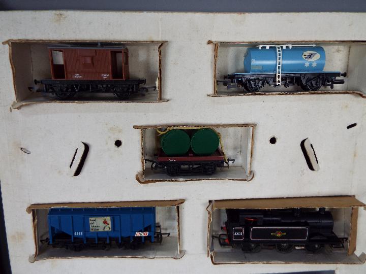 Hornby 00 - A collection of Hornby 00 gauge locos, wagons, track and fittings includes 2 x # R. - Image 2 of 4