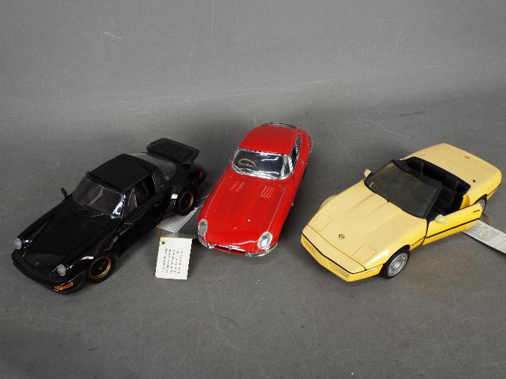 Franklin Mint - A collection of unboxed 124 diecast model cars from Franklin Mint. - Image 2 of 3