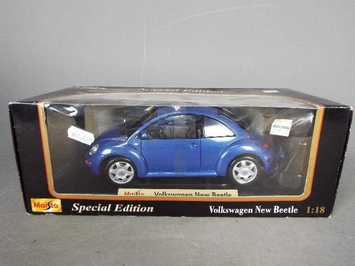 Bburago - Maisto - A lot of Three boxed 1:18 scale cars including VW Race Touareg, - Image 4 of 5
