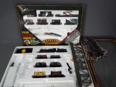 Mainline - Two incomplete boxed OO gauge train sets from Mainline.