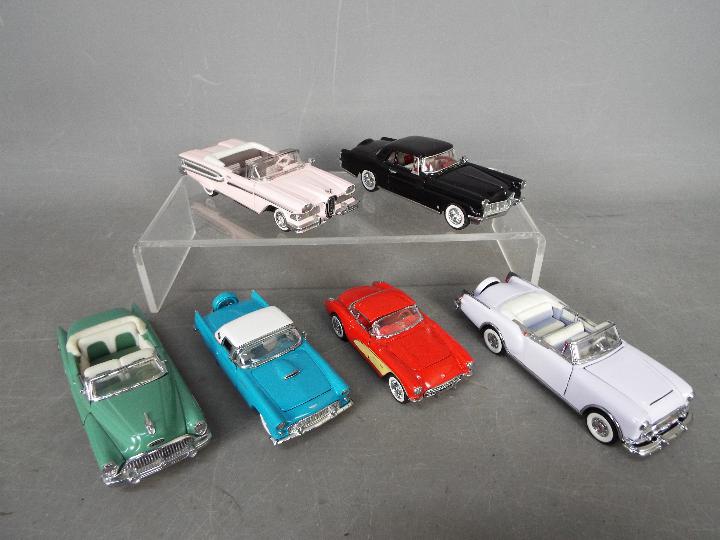 Franklin Mint - A fleet of six 1:43 scale unboxed diecast American model vehicles by Franklin Mint.