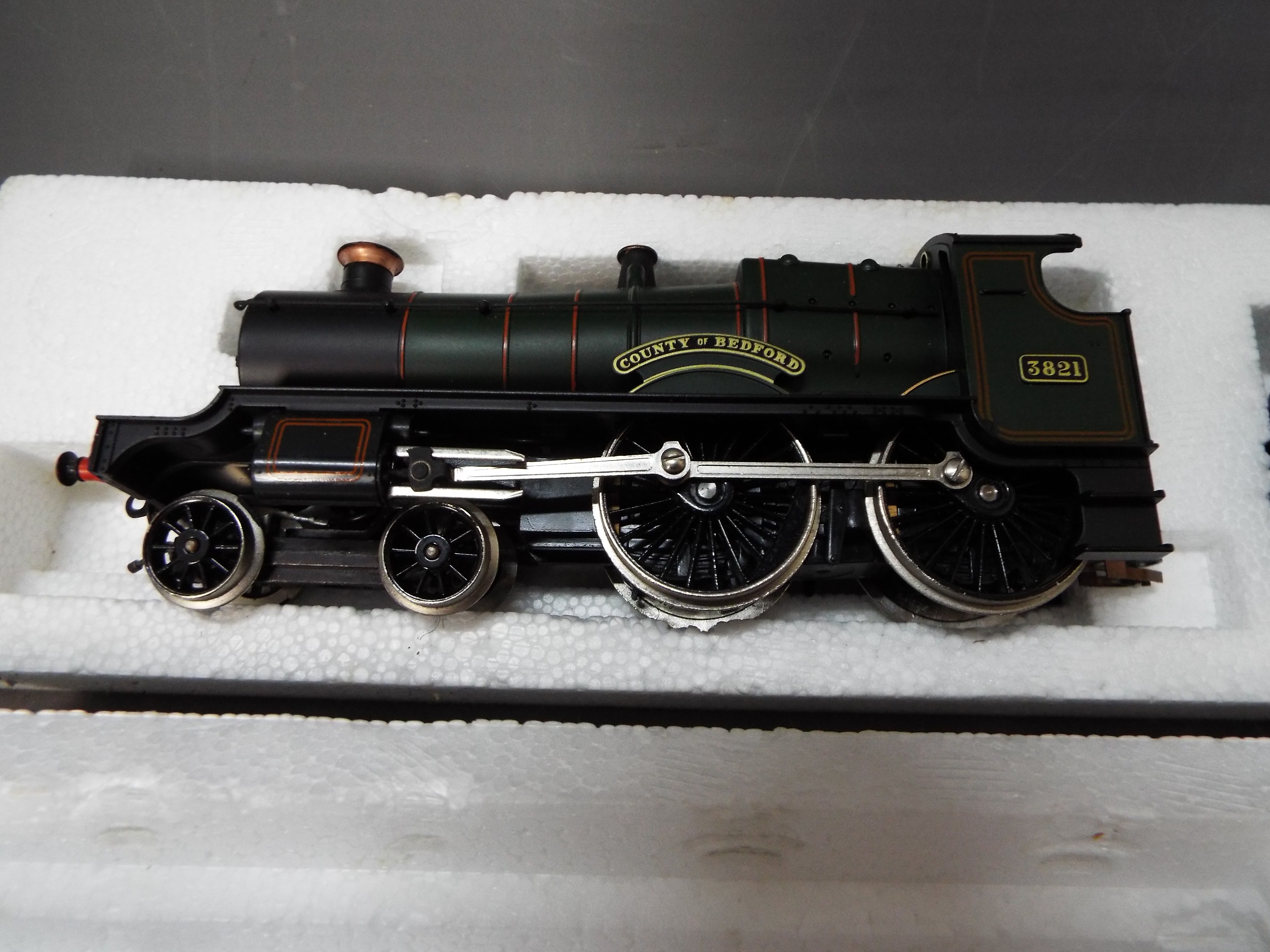 Hornby - A boxed Hornby OO gauge R392 4-4-0 County Class Steam Locomotive and tender Op.No.