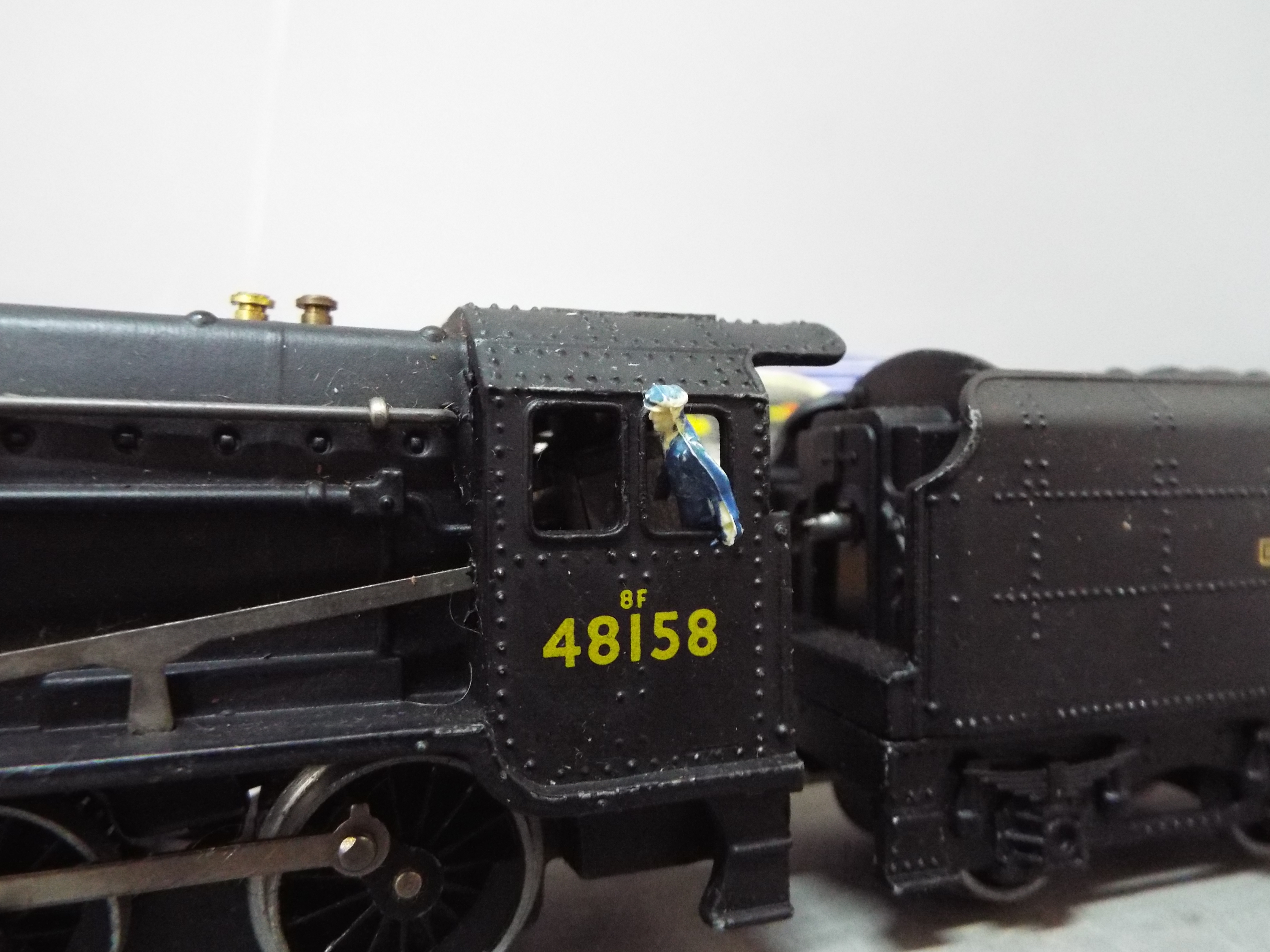Hornby Dublo - A boxed Hornby Dublo 3-Rail LT25 2-8-0 Class 8F Steam Locomotive and tender Op.No. - Image 2 of 2