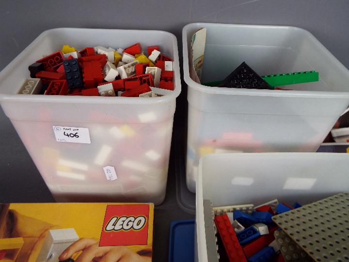 Lego - A large lot of loose Lego pieces along with set 263. - Image 4 of 5