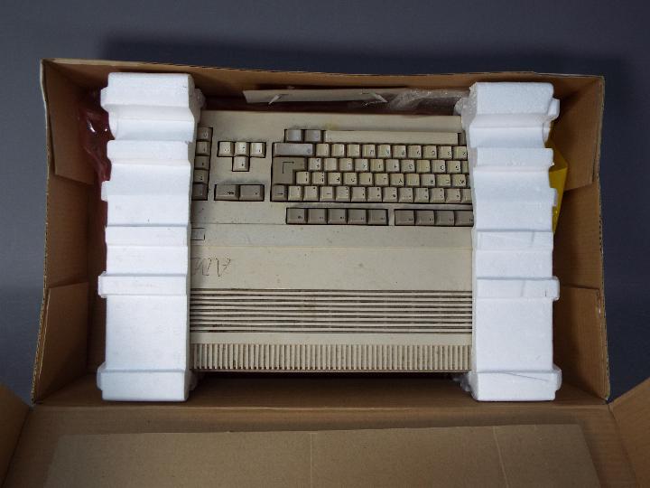 Commodore - Boxed Commodore Amiga 500 Plus. It appears undamaged but would benefit from cleaning. - Image 2 of 2