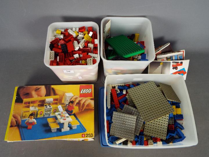 Lego - A large lot of loose Lego pieces along with set 263.