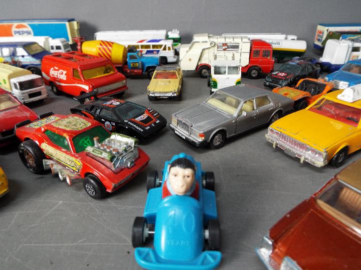 Matchbox - Corgi - Bburago - A lot of over 30 loose diecast vehicles in various scales including - Image 4 of 4