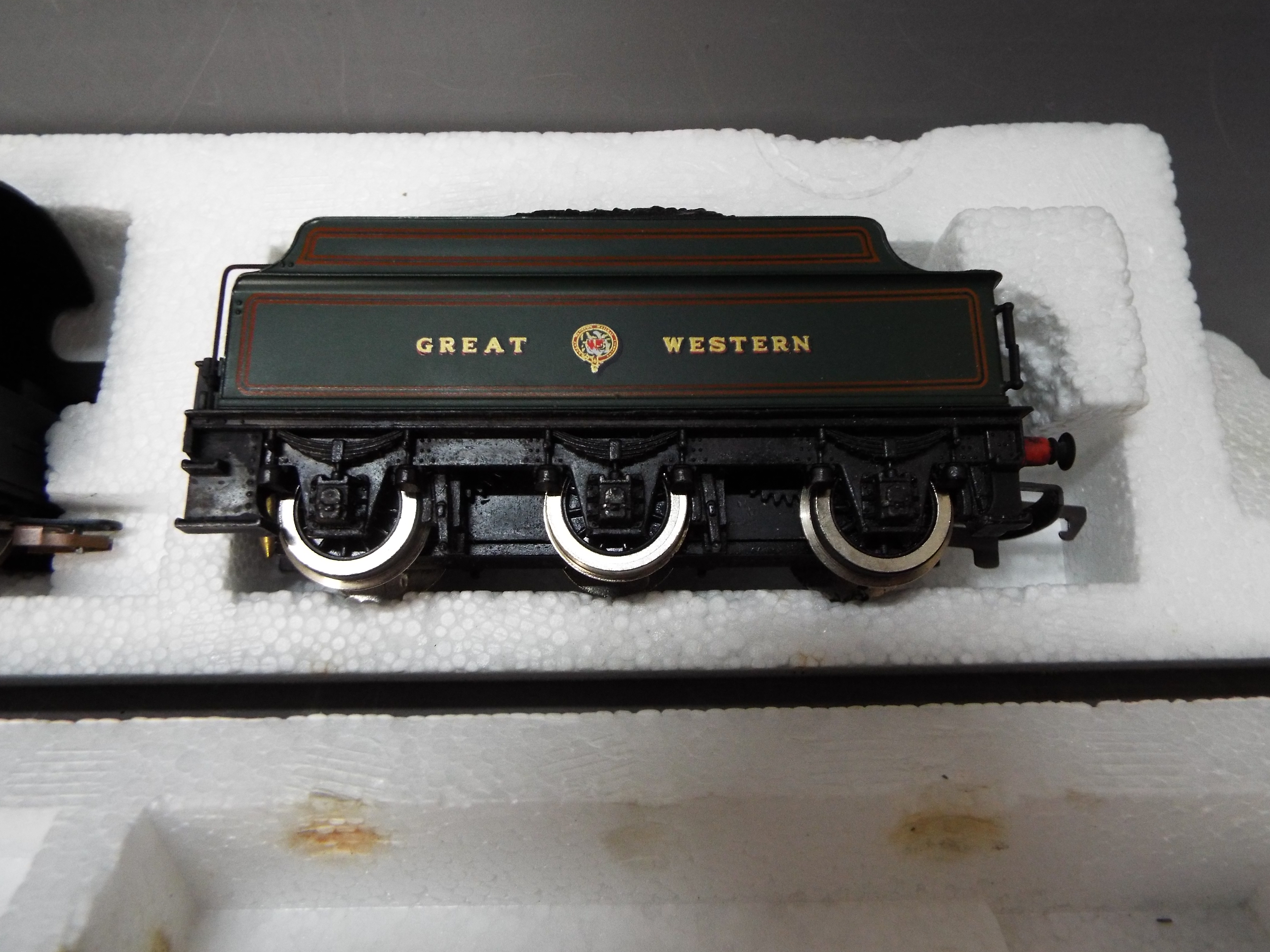 Hornby - A boxed Hornby OO gauge R392 4-4-0 County Class Steam Locomotive and tender Op.No. - Image 2 of 2