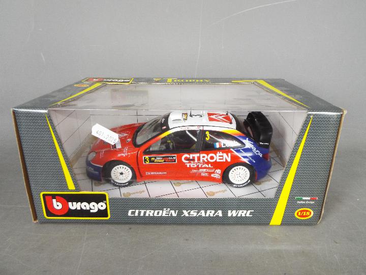 Bburago - Maisto - A lot of Three boxed 1:18 scale cars including VW Race Touareg, - Image 3 of 5