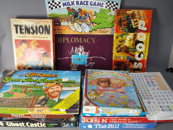 ETC - Peter Pan - Parker - A lot of 11 vintage board games including Scoop, Diplomacy, Ghost Castle.