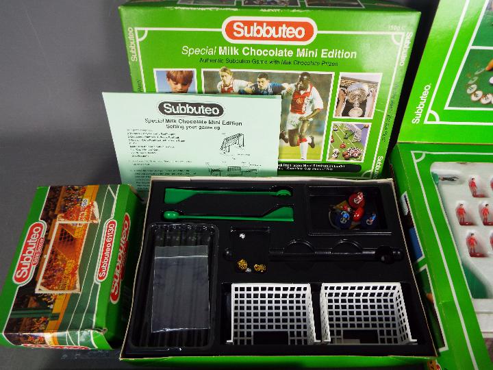 Subbuteo - A collection of 5 boxed Subbuteo sets including # 60140 complete set, # 61158 Scoreboard, - Image 3 of 6