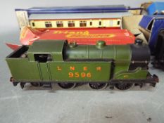 Hornby Dublo - A Hornby Dublo 3-rail EDL7 0-6-2 Class 2 Tank Locomotive Op.No.