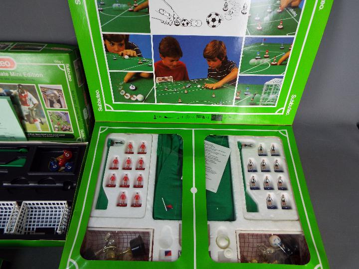 Subbuteo - A collection of 5 boxed Subbuteo sets including # 60140 complete set, # 61158 Scoreboard, - Image 2 of 6