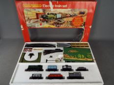 Hornby - A boxed Hornby OO gauge R451 GWR Freight Set electric train set.