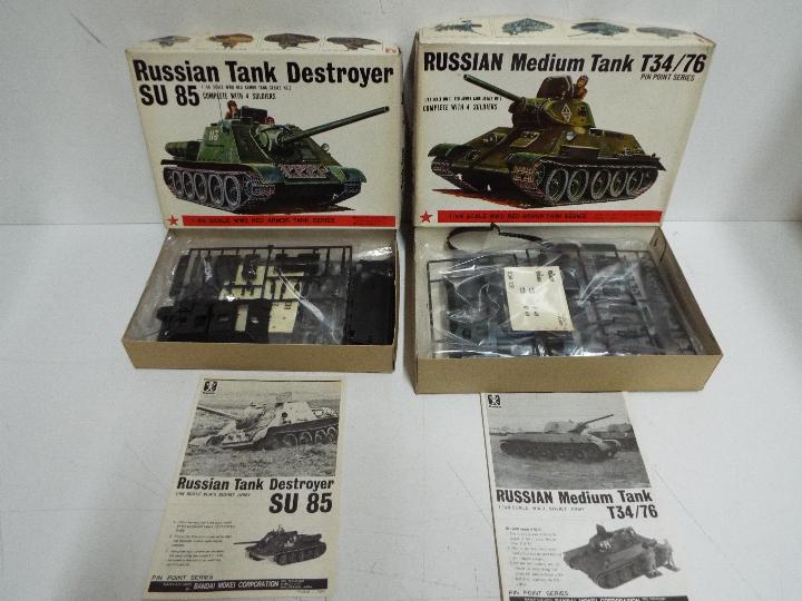 Bandai - 2 boxed unmade Bandai 1:48 scale Russian tank model kits including # 8372 SU85 tank - Image 2 of 3