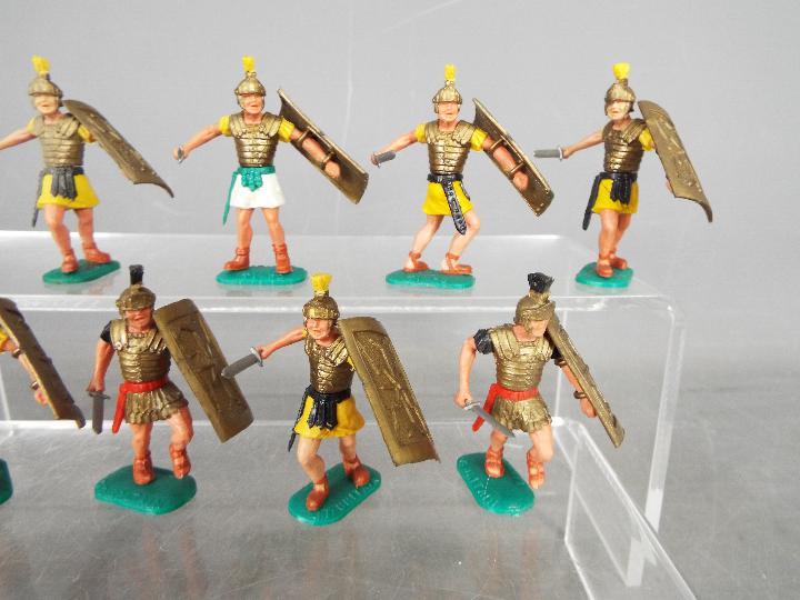 Timpo - A cohort of 16 unboxed plastic Timpo Roman foot soldiers, in a variety of action poses. - Image 3 of 5