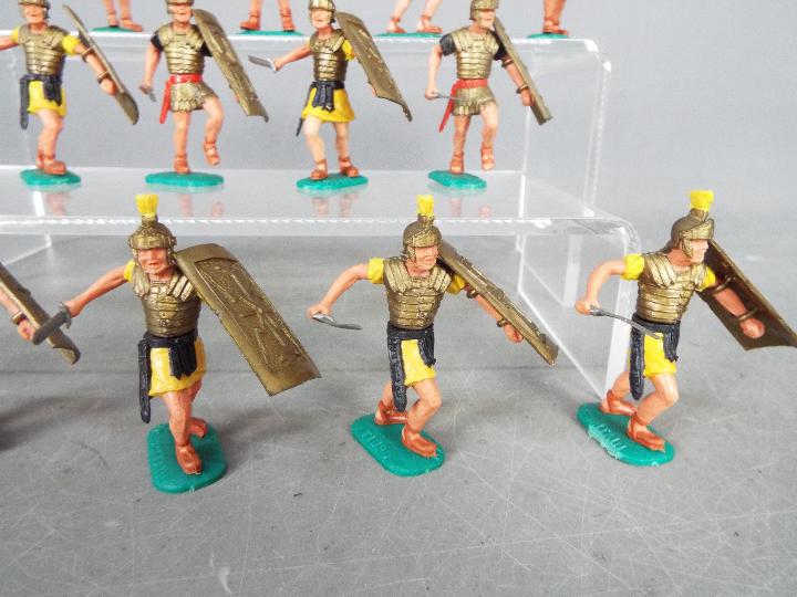 Timpo - A cohort of 16 unboxed plastic Timpo Roman foot soldiers, in a variety of action poses. - Image 5 of 5