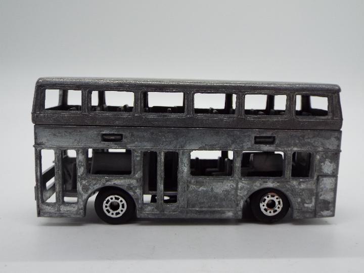 Matchbox - A 'First Shot' UK (Enfield) produced model of a Matchbox MB17 London Bus. - Image 4 of 6