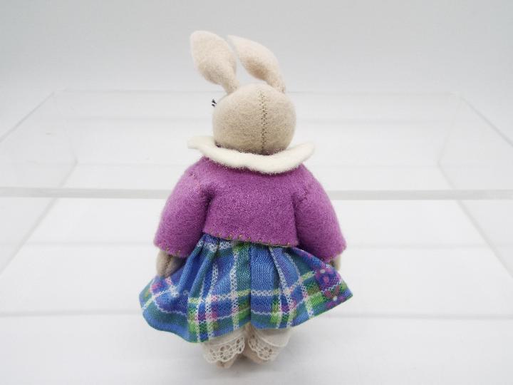 Deb Canham Artist Designs - A Deb Canham bunny named Clover number 78 of 150 in Mint condition in - Image 7 of 7