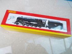 Hornby Super Detail - an OO gauge class 9F locomotive and tender,