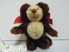 Micha Bears - by Michaela Parnell. "Dainty Daisy". Exclusive to Teddy Bears, limited edition 2/4.
