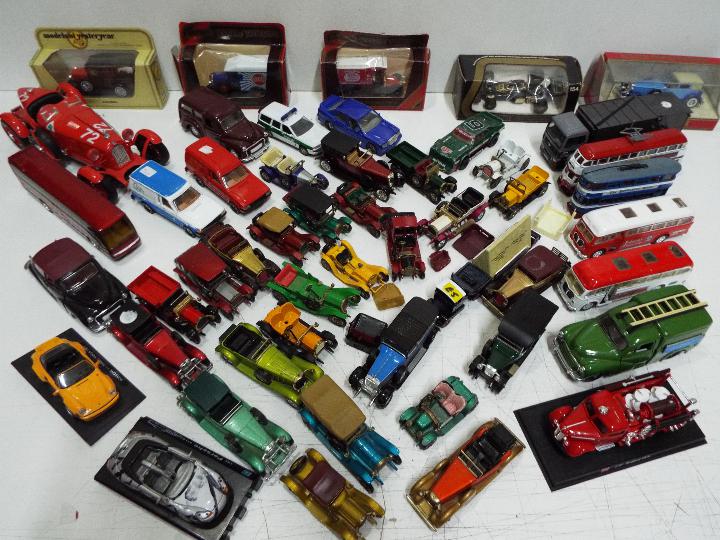 Matchbox - Corgi - Bburago - Solido - A collection of over 40 unboxed played with diecast vehicles